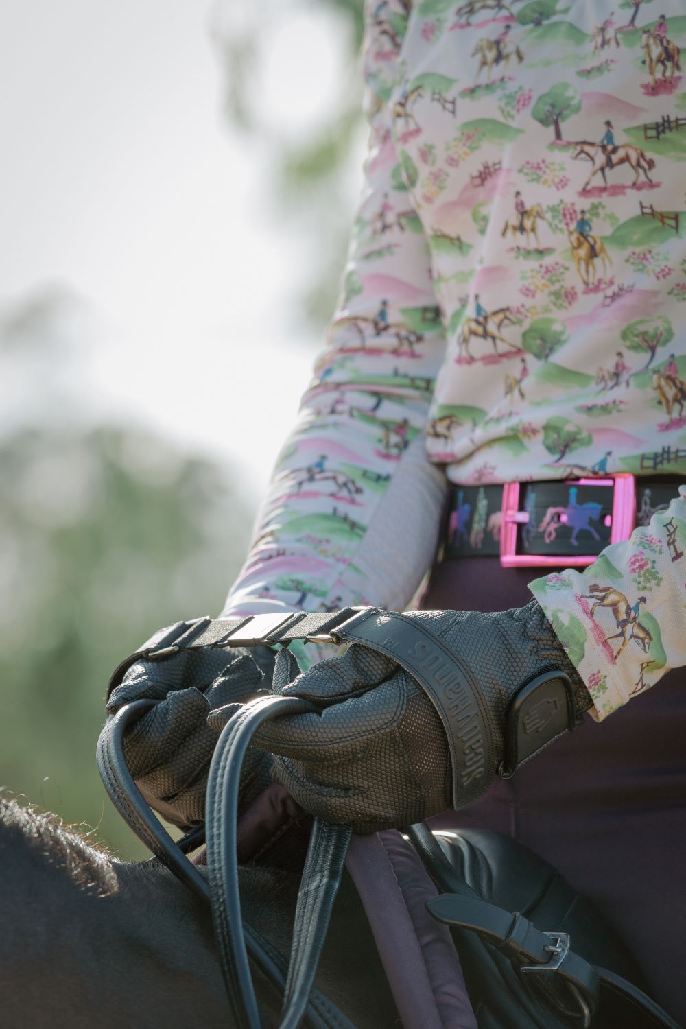 Rider using SteadyHands gloves to fix hand position